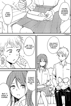 co-gai-luon-luon-deo-gang-tay